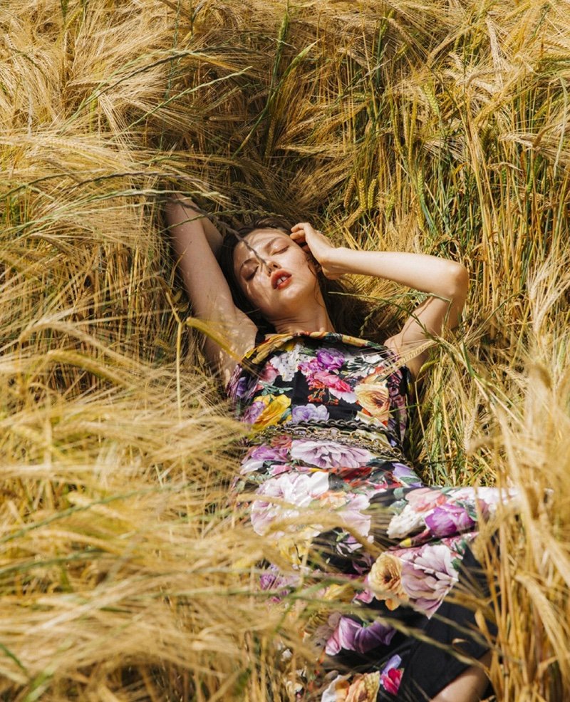 Lindsey Wixson Poses Outdoors in Romantic Styles for ELLE